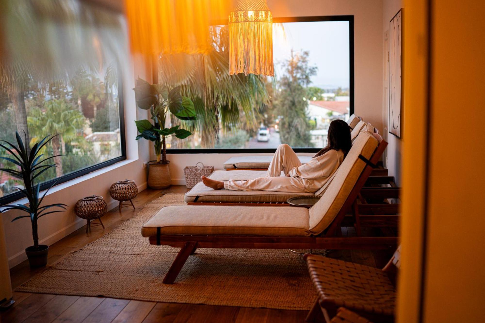 Lear Sense Hotel Gedera Buitenkant foto