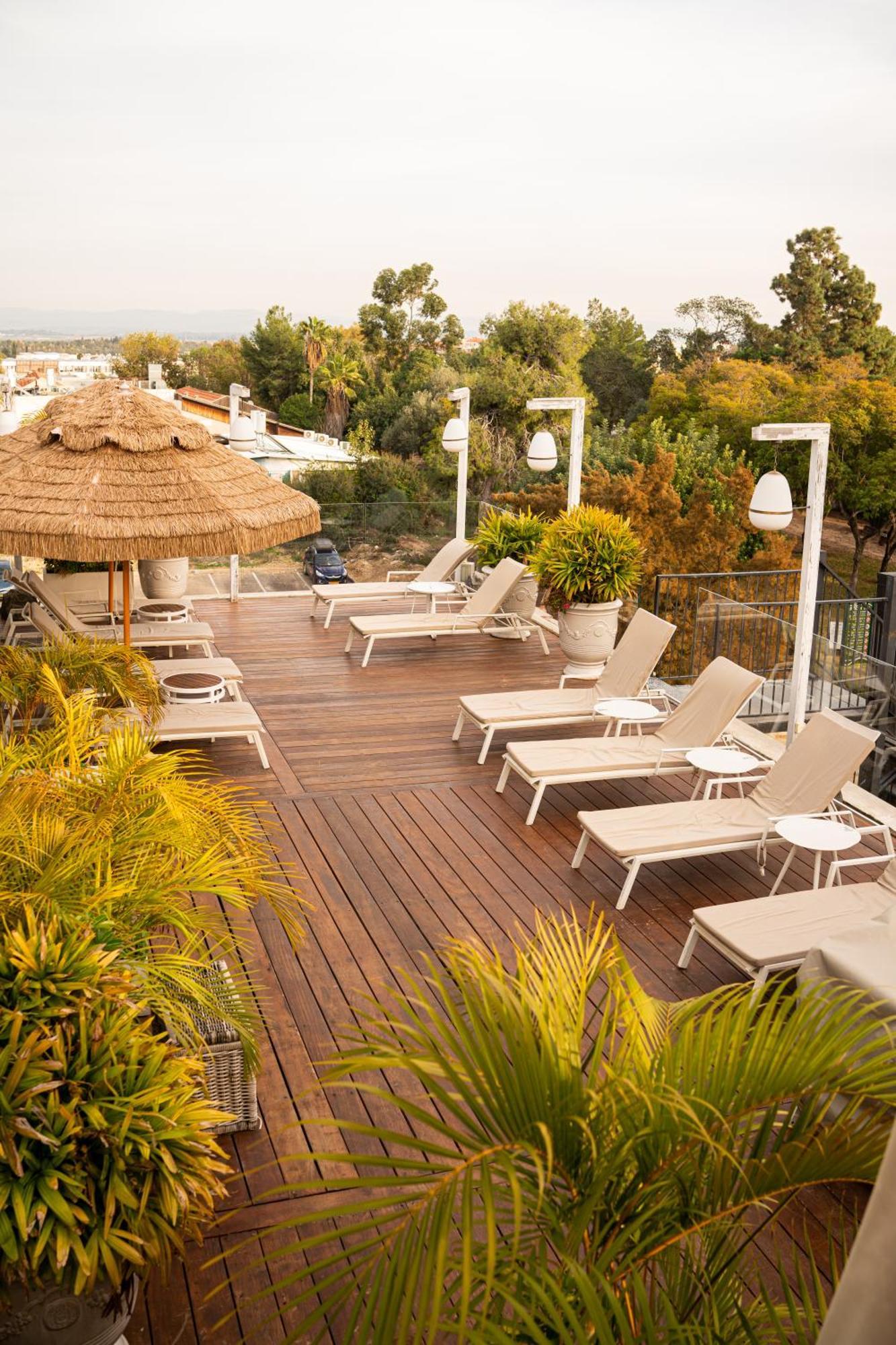 Lear Sense Hotel Gedera Buitenkant foto